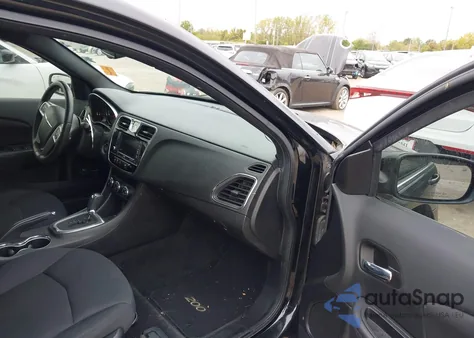 2013 Chrysler 200 Touring z USA, uszkodzony, nr VIN 1C3CCBBG2DN744609